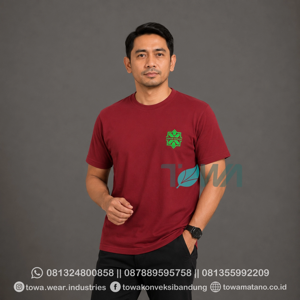 T-shirt Kaos Oblong Lengan Pendek Baju Karyawan Perusahaan Bahan Cotton Combed 30s Warna Merah Maroon Logo Sablon Plastisol
